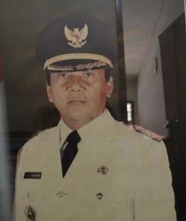 Bupati Ponorogo XIII ( Drs Makum Singodimedyo )